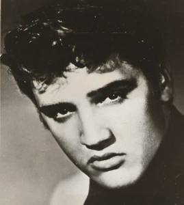 Young ELVIS PRESLEY – 1950s Fan Photo – Early Hollywood Portrait - Picture 1 of 2