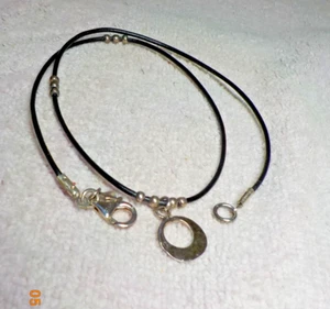 SILPADA 15 3/4" STERLING SILVER HAMMERED CIRCLE/BEADED PENDANT LEATHER CORD - Picture 1 of 10