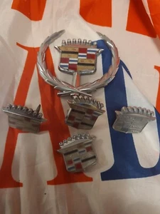 Old Classic Cadillac Badges And Hood Ornament  - Bild 1 von 8