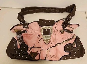 Bolso de hombro RealTree rosa y camuflaje con herrajes plateados - Imagen 1 de 6