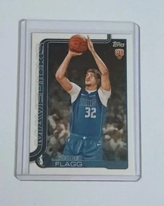 Topps Flagship Basketball 25-26 Cooper Flagg Rookie Card - Bild 1 von 2