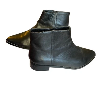 Botines Catherine Malandrino de cuero negro "Mesta" con tachuelas cremallera lateral para mujer talla 9 Foto 1 de 4