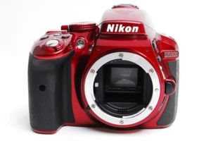 Fast neuwertige Nikon D3400 digitale 24,2-MP-Spiegelreflexkamera Gehäuse ROT von Japan Express - Bild 1 von 7