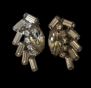 Vintage Unsigned Weiss Clip On Earrings W/ Clear Marquise & Baguette Rhinestones - Picture 1 of 5