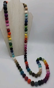 Handwerkliche handgefilzte Perlen Halskette Mehrfarbig Statement Boho Neu 36" - Bild 1 von 1
