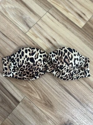 Top de biquíni Victoria’s Secret 34B estampa de leopardo cruzado sem alças - Imagem 1 de 4