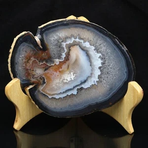 Natural agate-Unique pattern, black stripe crystal mineral specimen duck Q242 - Picture 1 of 6