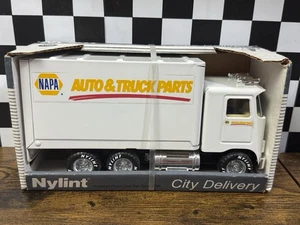 Nylint NAPA Autoteile City Delivery Steel Tough Truck #9140-N - Maßstab 1:28 - Bild 1 von 8
