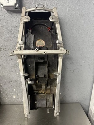 SUZUKI GSXR 600 750 2001-2003 01-02 GSXR 1000 OEM SUBCHASIS TRASERO CONJUNTO ¡LIMPIO! Foto 1 de 4