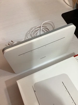 Huawei 4G+ LTE cat. 7 B535-232 300 Mbps 4 Porte Wireless Router - Bianco - Immagine 1 di 4