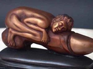 Bronze "Hugger" Bruno Zach  Free Ship - Imagen 1 de 1
