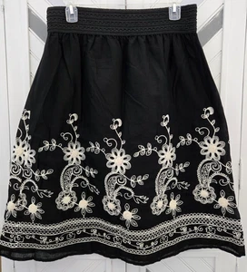 Falda Studio West Apparel para mujer L negra algodón línea A con flores bordadas - Imagen 1 de 12