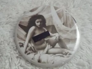 Mujer desnuda ~ pasador trasero con botones de 2-1/4" (B30) - Imagen 1 de 2