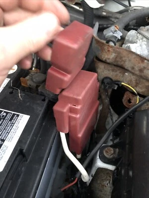 Mitsubishi l200 Battery Fusebox terminal 2007 - 2015 fuse connector 2.5 DiD - Image 1 of 3