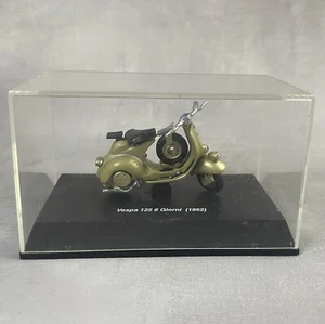 Moto scooter miniature new Ray 1:32 Vespa 125 6 Giorni 1952 - Foto 1 di 2