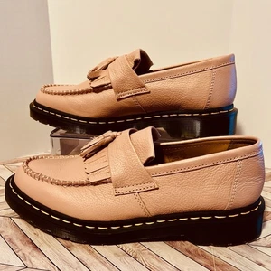 Dr. Martens Adrian Virginia Damenschuhe 11 Leder-Loafer mit Quasten pfirsichbeige Kilt - Bild 1 von 8
