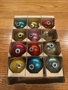 Vintage Schachtel mit glänzenden Brite Ornamenten  - Bild 1 von 10