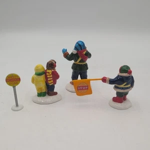 DEPT 56 Safety Patrol Set 4-teilig Crossing Guard Snow Village 54496 Schule  - Bild 1 von 4