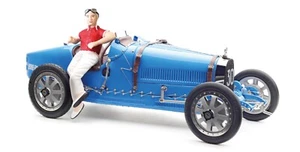 Bugatti T35 #30 mit Figur Rennfahrerin blau - 1:18 CMC 100 B018 limited 600 - Imagen 1 de 1