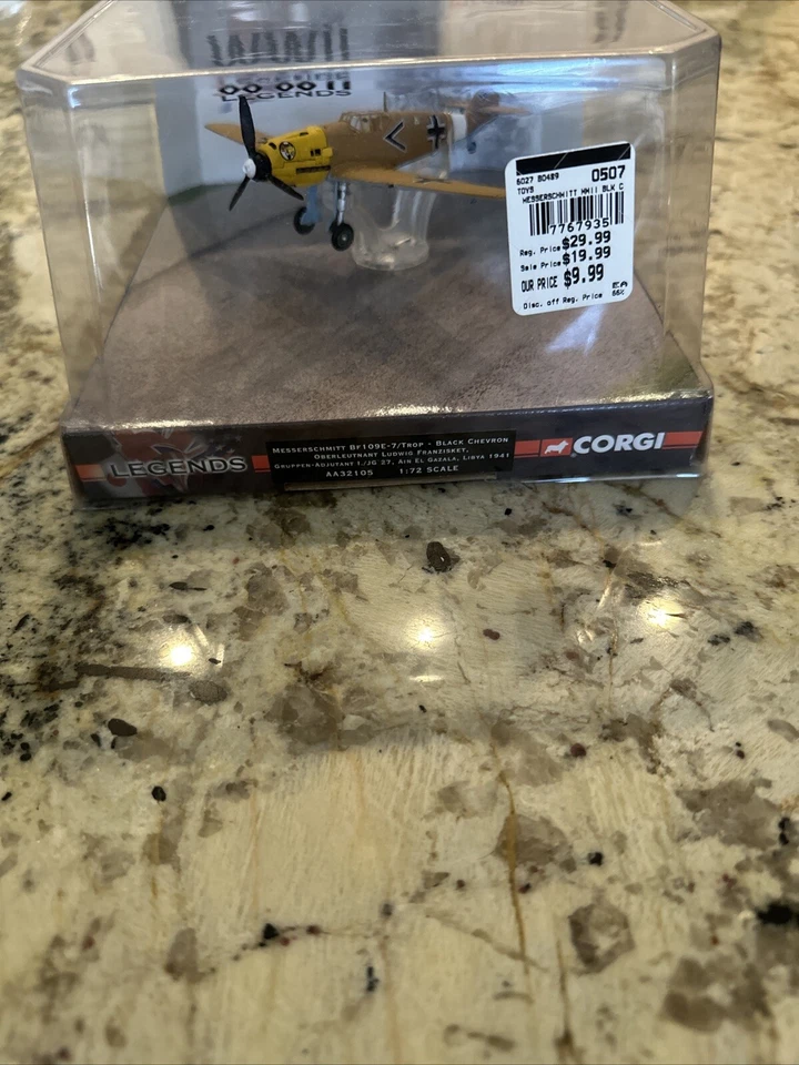 Corgi Legends AA32105 1/72 WWII German Messerschmitt Bf109E-7 Trop Libya 1941 - Image 1 of 4