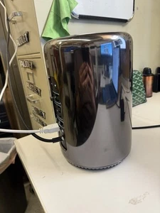 Mac Pro 2013 - Picture 1 of 5