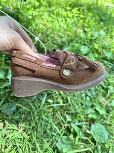 Hello Kitty Y2K Vintage klobig braun Wildleder Mädchen Halbschuh Mary Jane Schuhe Größe 9C - Bild 1 von 5