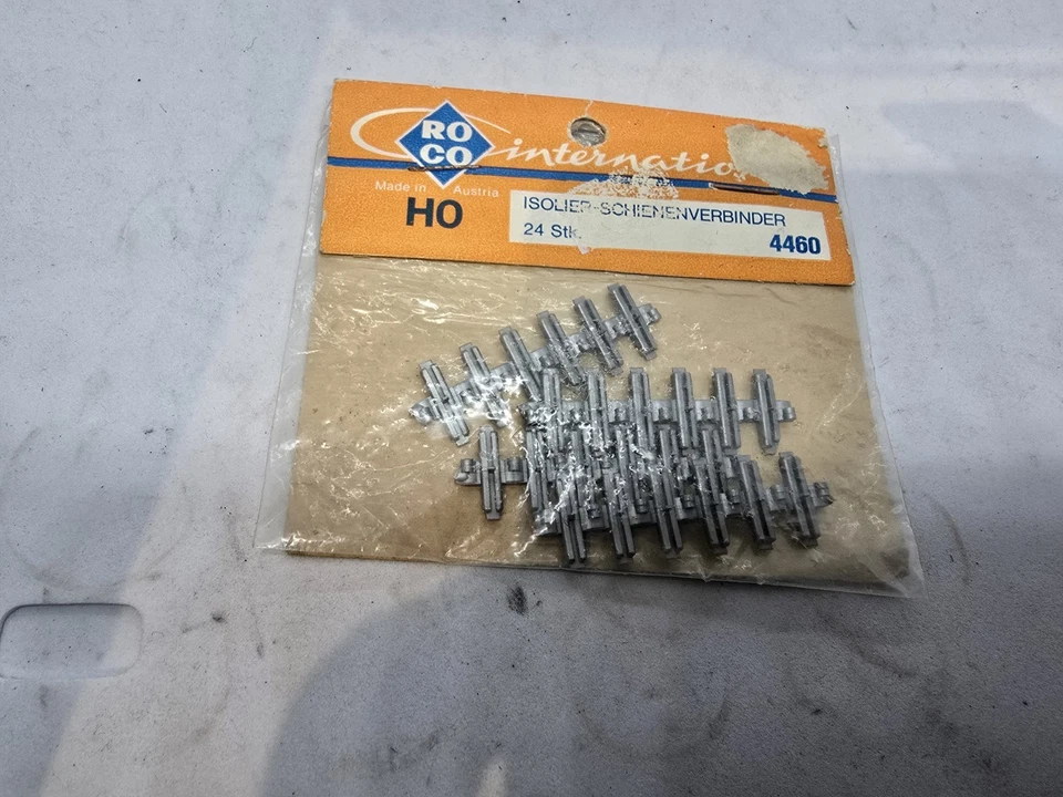 ROCO HO SCALE INSULATING TRACK FISHPLATES SEALED IN PACKET  REF 4460 - Image 1 of 1