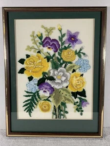 Vintage Punch Needle Embroidery ~ Floral Design ~ See Photos ~ Free Ship! - Picture 1 of 9