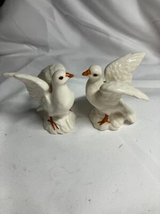 Vintage Inarco Japan White Dove Porcelain Figurines 2-3/4" E5146 Set of 2 - Picture 1 of 11
