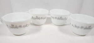 Set 4 tazzine da tè caffè bouquet nastro Pyrex vintage bianco vetro latte grigio floreale - Foto 1 di 4