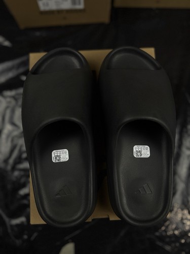 Adidas Yeezy Slide Onyx Taglia 9 (100% AUTENTICHE NUOVE SPEDIZIONE VELOCE)
