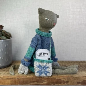 Gato mediano Maileg - Gato retirado gris con ropa tejida de Navidad - Raro 14" - Imagen 1 de 15
