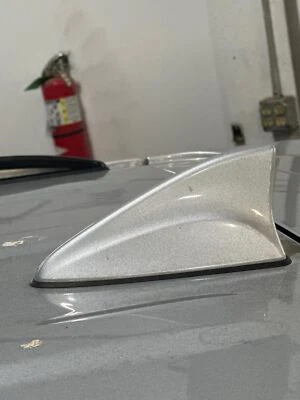 Antena usada compatible con: Hyundai Santa Fe 2017 grado B Foto 1 de 4