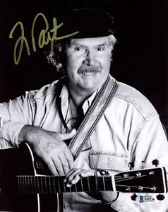TOM PAXTON SIGNED AUTOGRAPHED 8x10 PHOTO CELEBRATED FOLK SINGER RARE BECKETT BAS - Picture 1 of 2