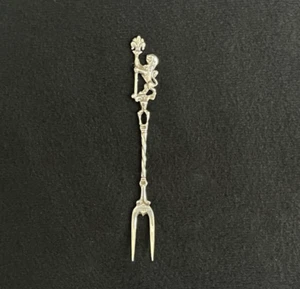 Antique Italian 5g Firenze .800 Silver Heraldic Lion Figural Olive Fork 4" - Picture 1 of 12