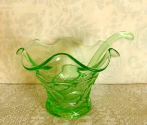 Antique Green Depression Glass Honeycomb Pattern Vintage Mayonnaise & Ladle Set - Picture 1 of 10