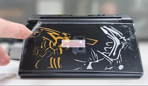 Sistema de consola Pokemon Nintendo DS Lite jugar juegos DS/DSL/DSi/GBA - negro/rojo - Imagen 1 de 6