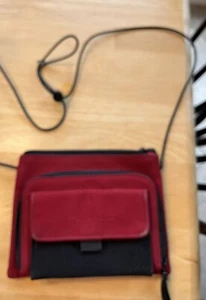 Travel Wallet Pouch By Tristan Crossbody Adj Strap Red Black Card Slots EUC - Picture 1 of 7