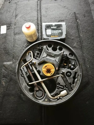 Kit Cric Cadre Roue De Secours Renault Plus Compresseur Et Bombe Anti Crevaison  - Photo 1/4