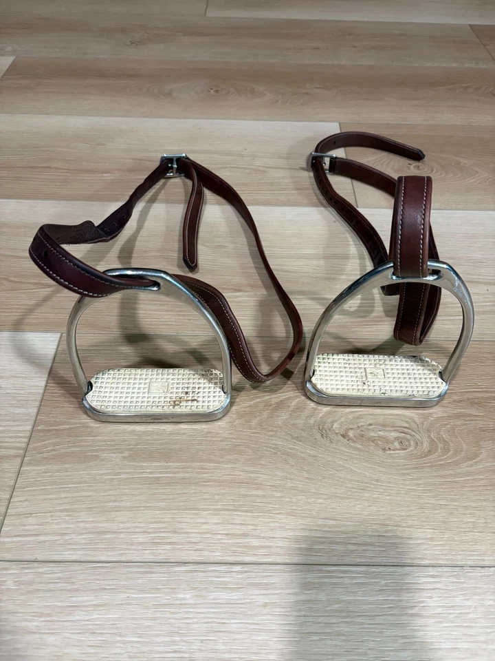 Planchas de estribo METALAB con estribo de cuero marrón cuero caballo ecuestre tachuela Foto 1 de 4