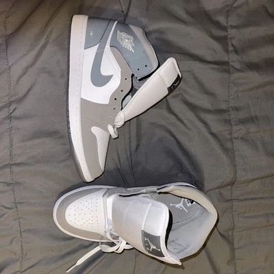 Nike Air Jordan 1 Mid Se Talla 9.5 Para hombres Blanco/Gris Frío -Gris Medio Foto 1 de 4
