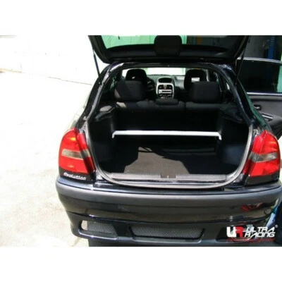 Barra de puntal trasera Ultra Racing para Volvo S40 1ST 2.0T 2000-2004 / V40 2.0 1996-2004 Foto 1 de 4