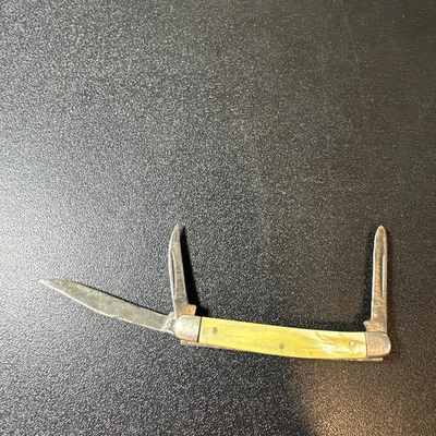 Navaja de Bolsillo Western Bolder EE. UU. #243 De Colección 2.75"" 3 Hojas Mango Amarillo Lote 110 Foto 1 de 4