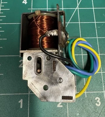 Lionel 100-3 E Unit Rebuilt and Rewired For Common Postwar Steamer Locomotives - Image 1 of 3