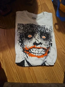 Batman's The Joker Size L Graphic T-Shirt, Short Sleeve New With Tag - Picture 1 of 2