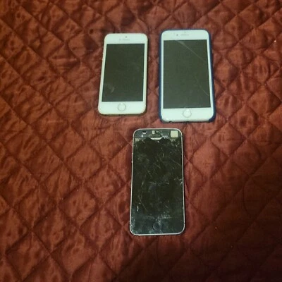 Lot of (3) iPhone Cell Phone for parts Or repair Free US Shipping - Image 1 of 4