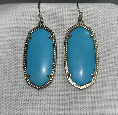 Pendientes colgantes Kendra Scott Elle piedra turquesa tono dorado. Usado ligeramente usado Foto 1 de 3