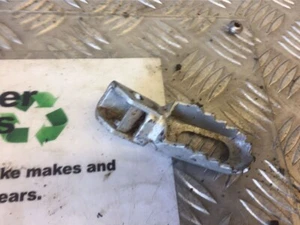 YAMAHA DT125 DT 125 MK 1 FRONT RIGHT PEG YEAR 1984 - Picture 1 of 1