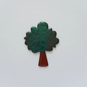 1970er Baum grün braun Emaille Vintage Verzierung Deko Wald Umwelt Handarbeit - Picture 1 of 2