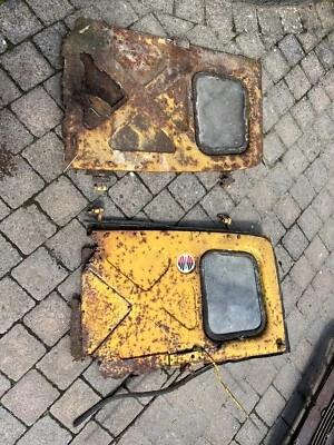 Morris Minor Van Rear Doors Pair - Image 1 of 4
